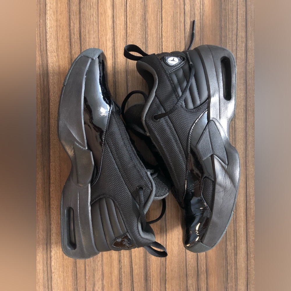 Jordan Max Aura 6 Men’s Size 8 Color Black w/ box